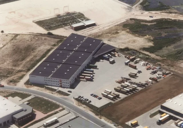 Neues Multi-User-Lager im GVZ Bremen, Ludwig-Erhard-Straße 40, 1994